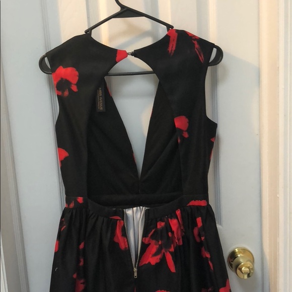 Beautiful flower dress - Picture 3 of 4